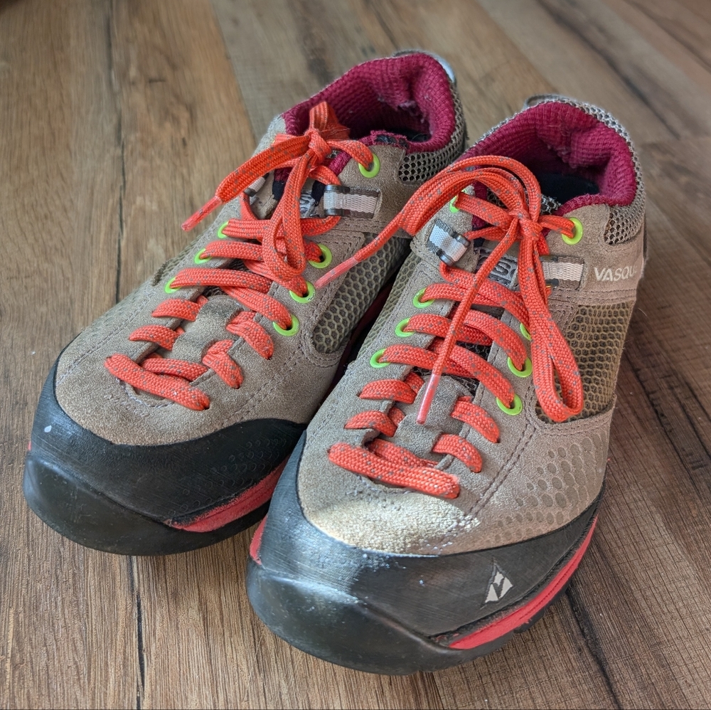 Vasque Grand Traverse Hiking Approach Shoes in Aluminum Coral